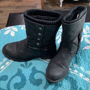 Muk Luks pull on boots